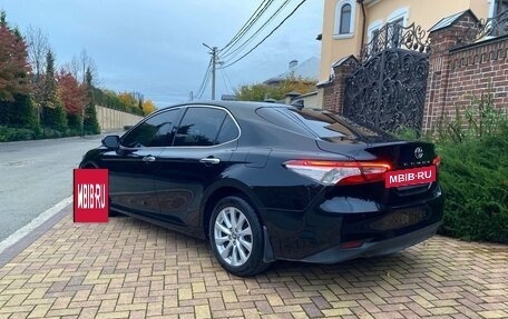 Toyota Camry, 2021 год, 2 600 000 рублей, 4 фотография