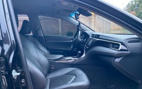 Toyota Camry, 2021 год, 2 600 000 рублей, 11 фотография