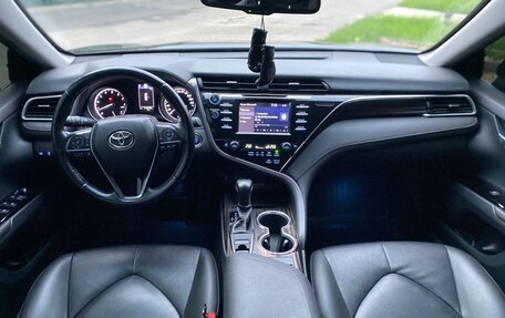 Toyota Camry, 2021 год, 2 600 000 рублей, 15 фотография