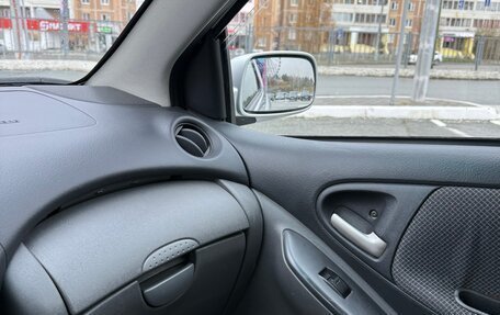 Toyota Yaris I рестайлинг, 2003 год, 360 000 рублей, 8 фотография