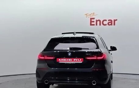 BMW 1 серия, 2021 год, 2 100 000 рублей, 4 фотография