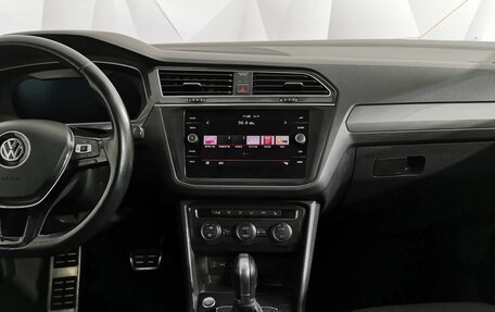 Volkswagen Tiguan II, 2018 год, 2 395 000 рублей, 15 фотография