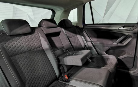 Volkswagen Tiguan II, 2018 год, 2 395 000 рублей, 17 фотография