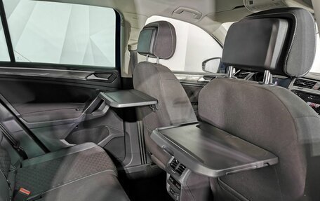 Volkswagen Tiguan II, 2018 год, 2 395 000 рублей, 22 фотография