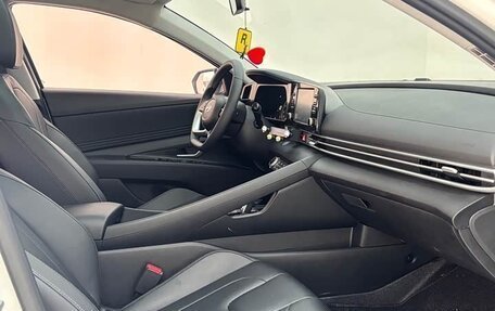 Hyundai Elantra, 2022 год, 1 250 000 рублей, 10 фотография