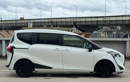 Toyota Sienta II, 2022 год, 1 184 000 рублей, 2 фотография