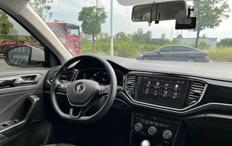 Volkswagen T-Roc I, 2021 год, 1 780 000 рублей, 6 фотография