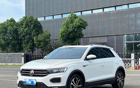 Volkswagen T-Roc I, 2021 год, 1 780 000 рублей, 2 фотография