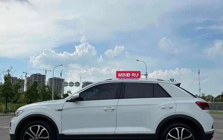 Volkswagen T-Roc I, 2021 год, 1 780 000 рублей, 3 фотография