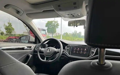 Volkswagen T-Roc I, 2021 год, 1 780 000 рублей, 17 фотография