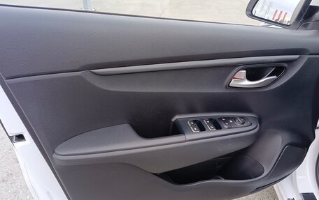 KIA Rio IV, 2021 год, 1 638 000 рублей, 10 фотография