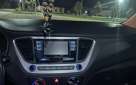 Hyundai Solaris II рестайлинг, 2017 год, 1 400 000 рублей, 5 фотография