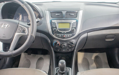 Hyundai Solaris II рестайлинг, 2013 год, 749 000 рублей, 19 фотография