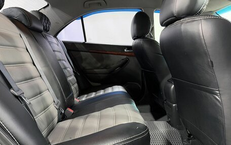 Toyota Avensis III рестайлинг, 2005 год, 699 000 рублей, 12 фотография