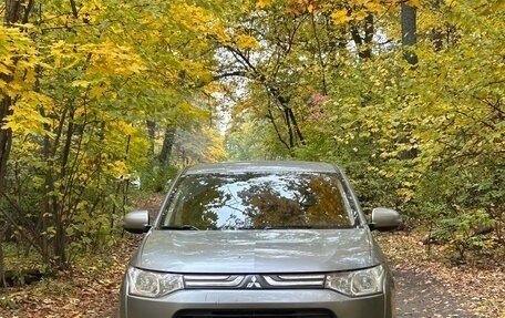 Mitsubishi Outlander III рестайлинг 3, 2013 год, 1 420 000 рублей, 2 фотография