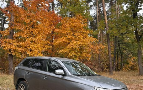 Mitsubishi Outlander III рестайлинг 3, 2013 год, 1 420 000 рублей, 4 фотография