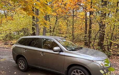 Mitsubishi Outlander III рестайлинг 3, 2013 год, 1 420 000 рублей, 5 фотография