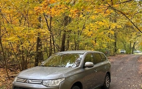 Mitsubishi Outlander III рестайлинг 3, 2013 год, 1 420 000 рублей, 3 фотография