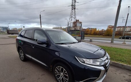 Mitsubishi Outlander III рестайлинг 3, 2018 год, 1 600 000 рублей, 4 фотография