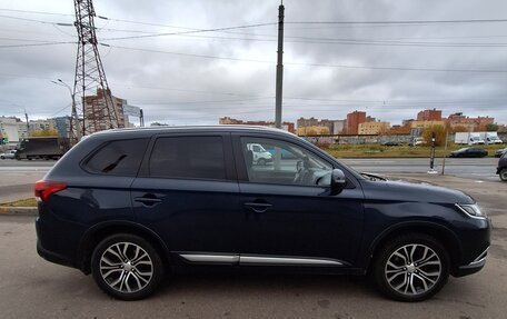 Mitsubishi Outlander III рестайлинг 3, 2018 год, 1 600 000 рублей, 5 фотография