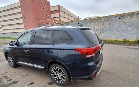 Mitsubishi Outlander III рестайлинг 3, 2018 год, 1 600 000 рублей, 9 фотография