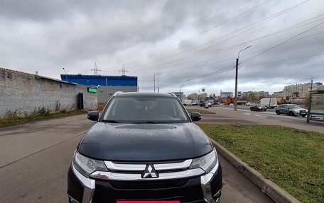 Mitsubishi Outlander III рестайлинг 3, 2018 год, 1 600 000 рублей, 3 фотография