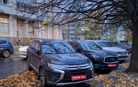 Mitsubishi Outlander III рестайлинг 3, 2018 год, 1 600 000 рублей, 1 фотография
