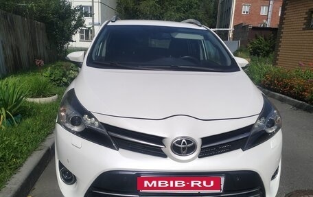 Toyota Verso I, 2013 год, 1 280 000 рублей, 2 фотография