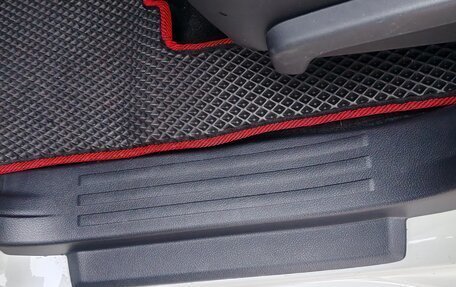 Toyota Land Cruiser Prado 150 рестайлинг 2, 2018 год, 6 390 000 рублей, 10 фотография