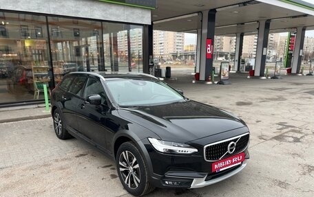 Volvo V90 Cross Country I рестайлинг, 2019 год, 3 680 000 рублей, 2 фотография