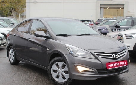 Hyundai Solaris II рестайлинг, 2015 год, 820 000 рублей, 2 фотография