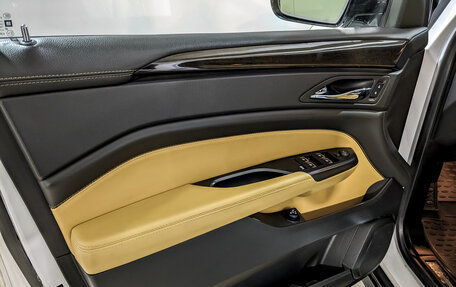 Cadillac SRX II рестайлинг, 2014 год, 1 300 000 рублей, 19 фотография