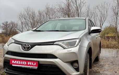 Toyota RAV4, 2019 год, 2 350 000 рублей, 2 фотография