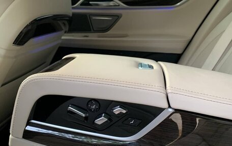 BMW 7 серия, 2018 год, 4 500 000 рублей, 28 фотография