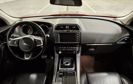 Jaguar F-Pace, 2017 год, 2 650 000 рублей, 14 фотография