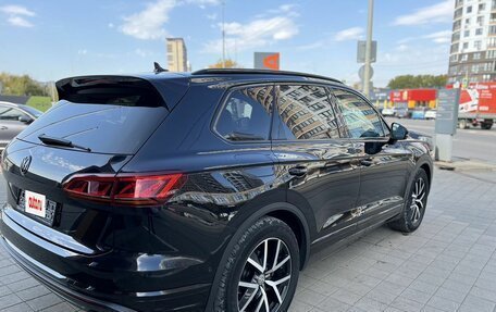 Volkswagen Touareg III, 2019 год, 4 900 000 рублей, 5 фотография