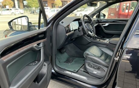 Volkswagen Touareg III, 2019 год, 4 900 000 рублей, 10 фотография