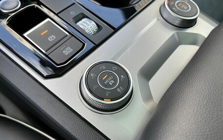 Volkswagen Touareg III, 2019 год, 4 900 000 рублей, 15 фотография