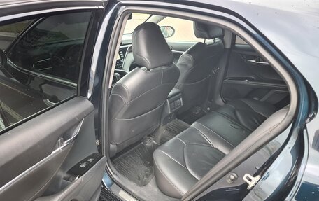 Toyota Camry, 2019 год, 2 750 000 рублей, 10 фотография