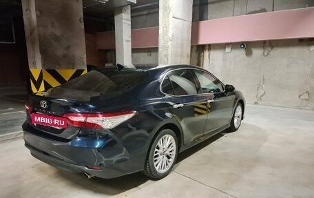Toyota Camry, 2019 год, 2 750 000 рублей, 3 фотография