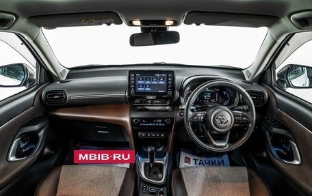 Toyota Yaris Cross, 2021 год, 2 210 000 рублей, 8 фотография