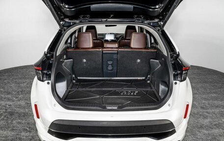 Toyota Yaris Cross, 2021 год, 2 210 000 рублей, 18 фотография