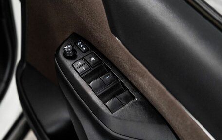 Toyota Yaris Cross, 2021 год, 2 210 000 рублей, 17 фотография