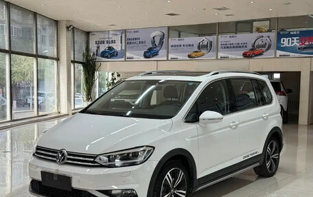 Volkswagen Touran III, 2021 год, 1 720 000 рублей, 1 фотография