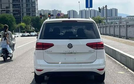 Volkswagen Touran III, 2021 год, 1 720 000 рублей, 5 фотография