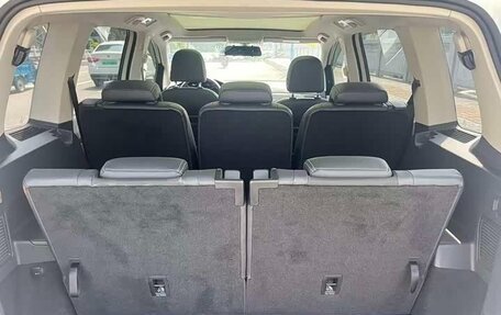 Volkswagen Touran III, 2021 год, 1 720 000 рублей, 10 фотография