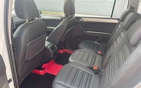 Volkswagen Touran III, 2021 год, 1 720 000 рублей, 9 фотография