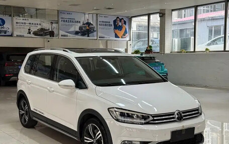 Volkswagen Touran III, 2021 год, 1 720 000 рублей, 3 фотография