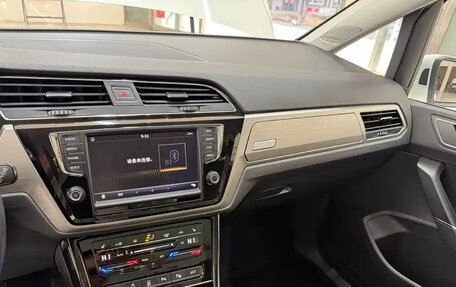 Volkswagen Touran III, 2021 год, 1 720 000 рублей, 8 фотография