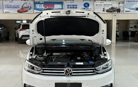 Volkswagen Touran III, 2021 год, 1 720 000 рублей, 4 фотография